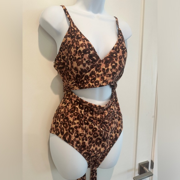 Aerie- Tie Leopard Swim Suit- Large - Picture 3 of 8